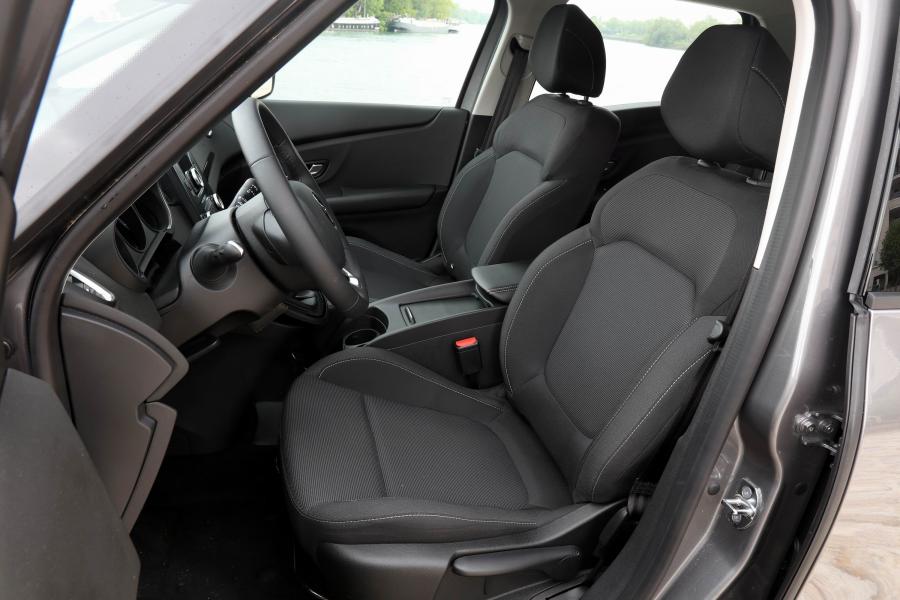 Интерьер Renault Scenic (J9) 2016 года  (фото 30 из 57)